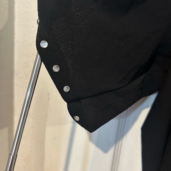 NWOT 89th & Madison Black Top with Rhinestone Detailing on Sleeves - Picture 3 of 7